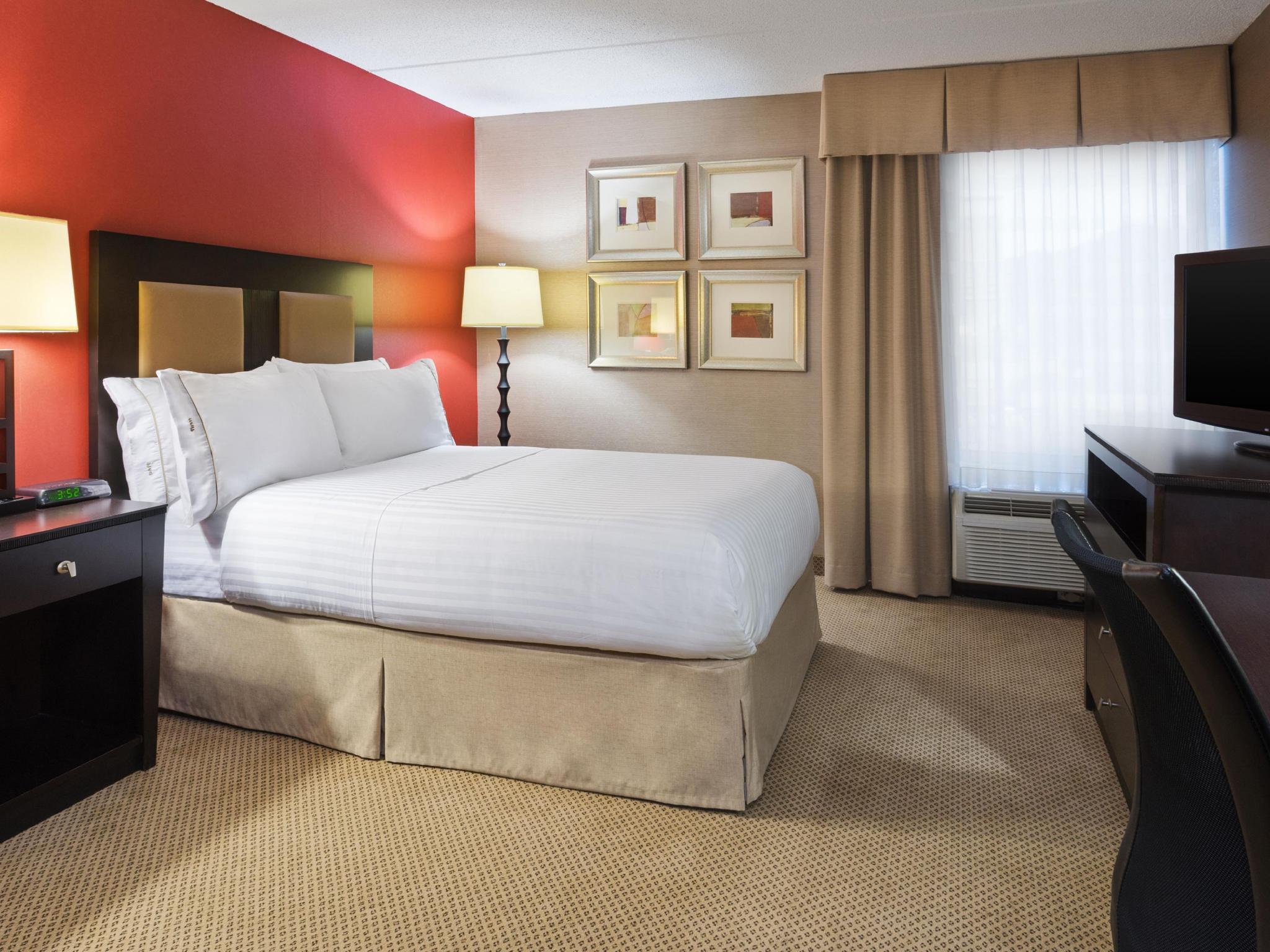 Holiday Inn Express Charleston-Civic Center By Ihg Екстериор снимка