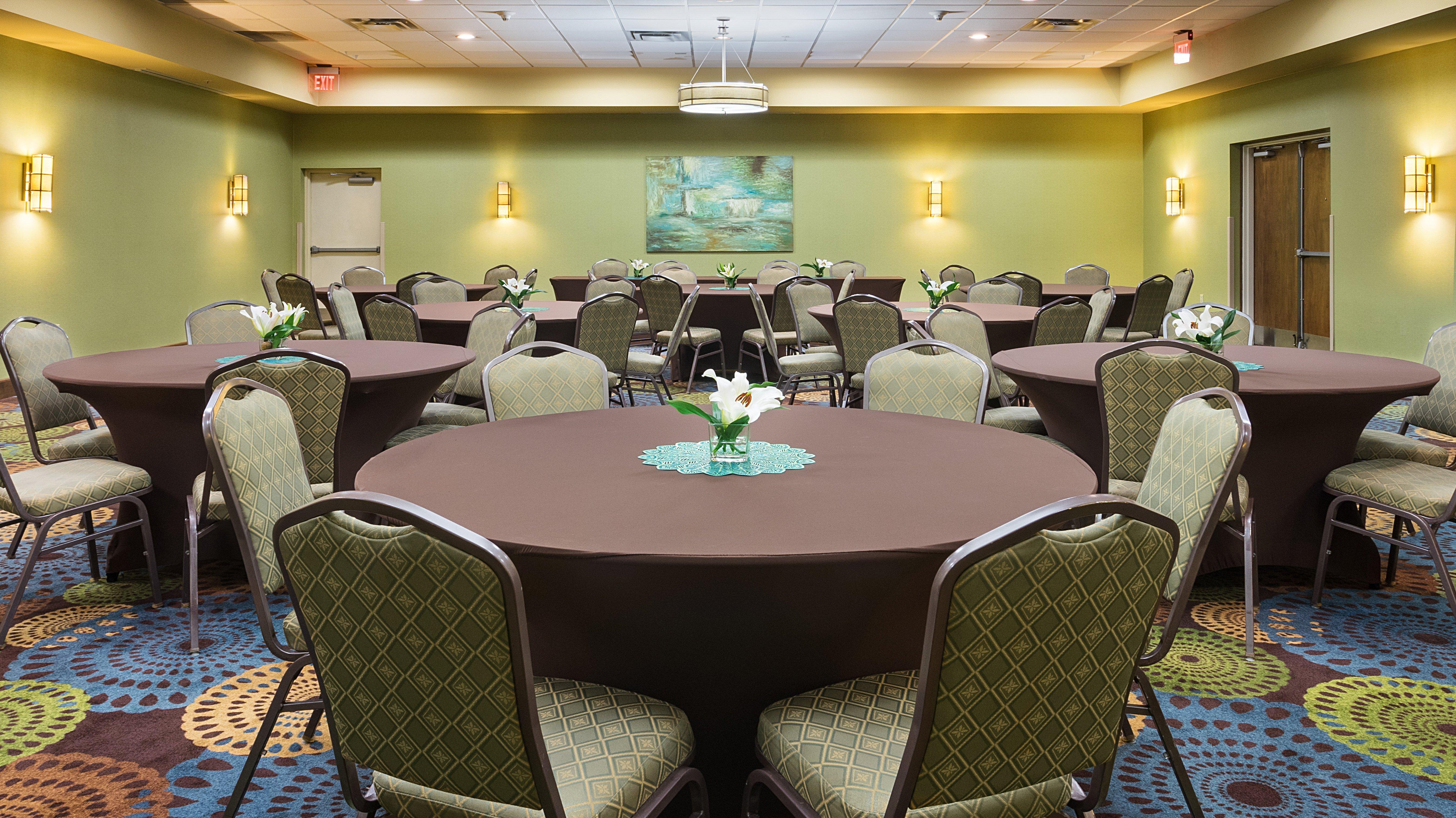 Holiday Inn Express Charleston-Civic Center By Ihg Екстериор снимка
