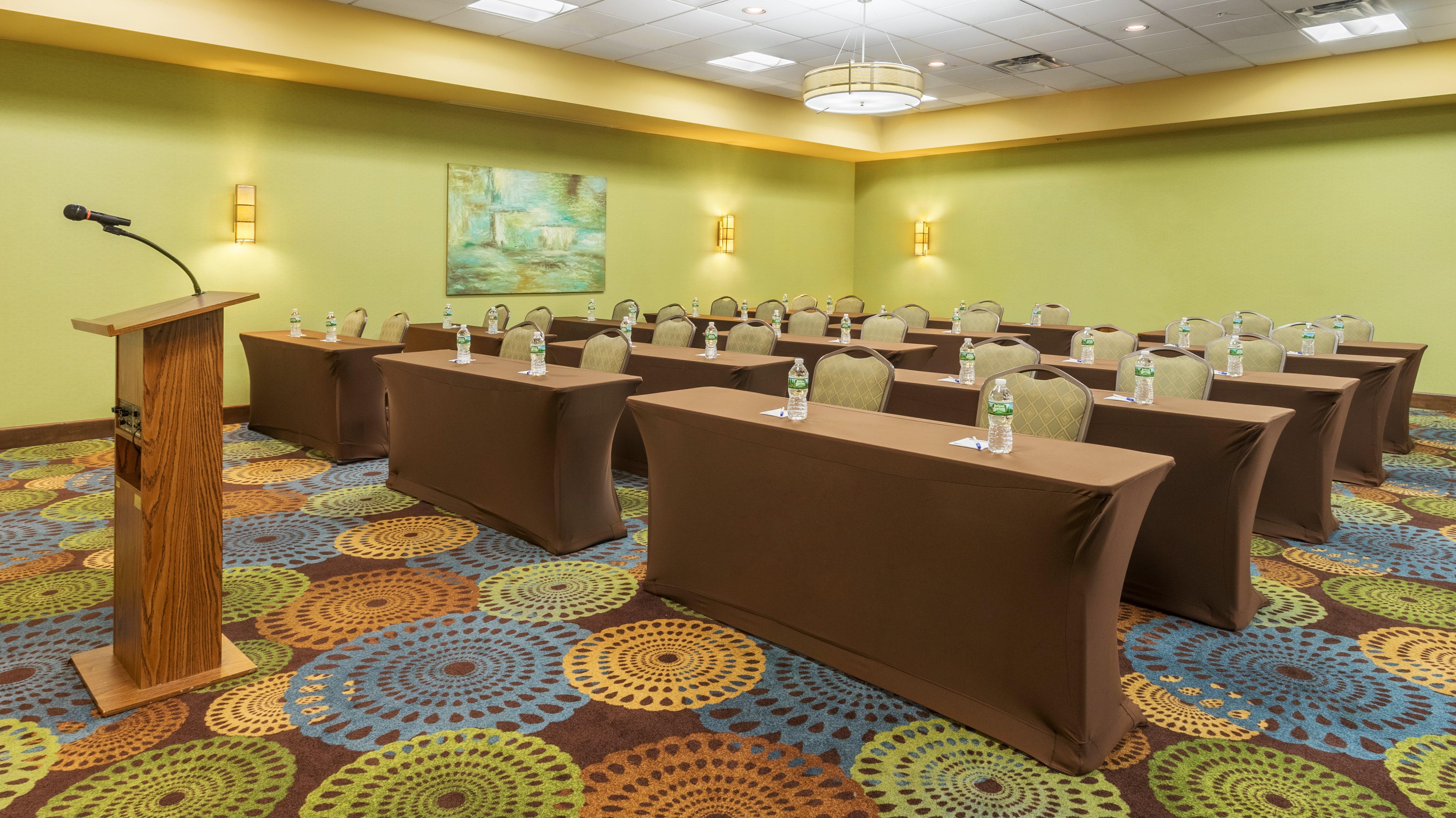 Holiday Inn Express Charleston-Civic Center By Ihg Екстериор снимка