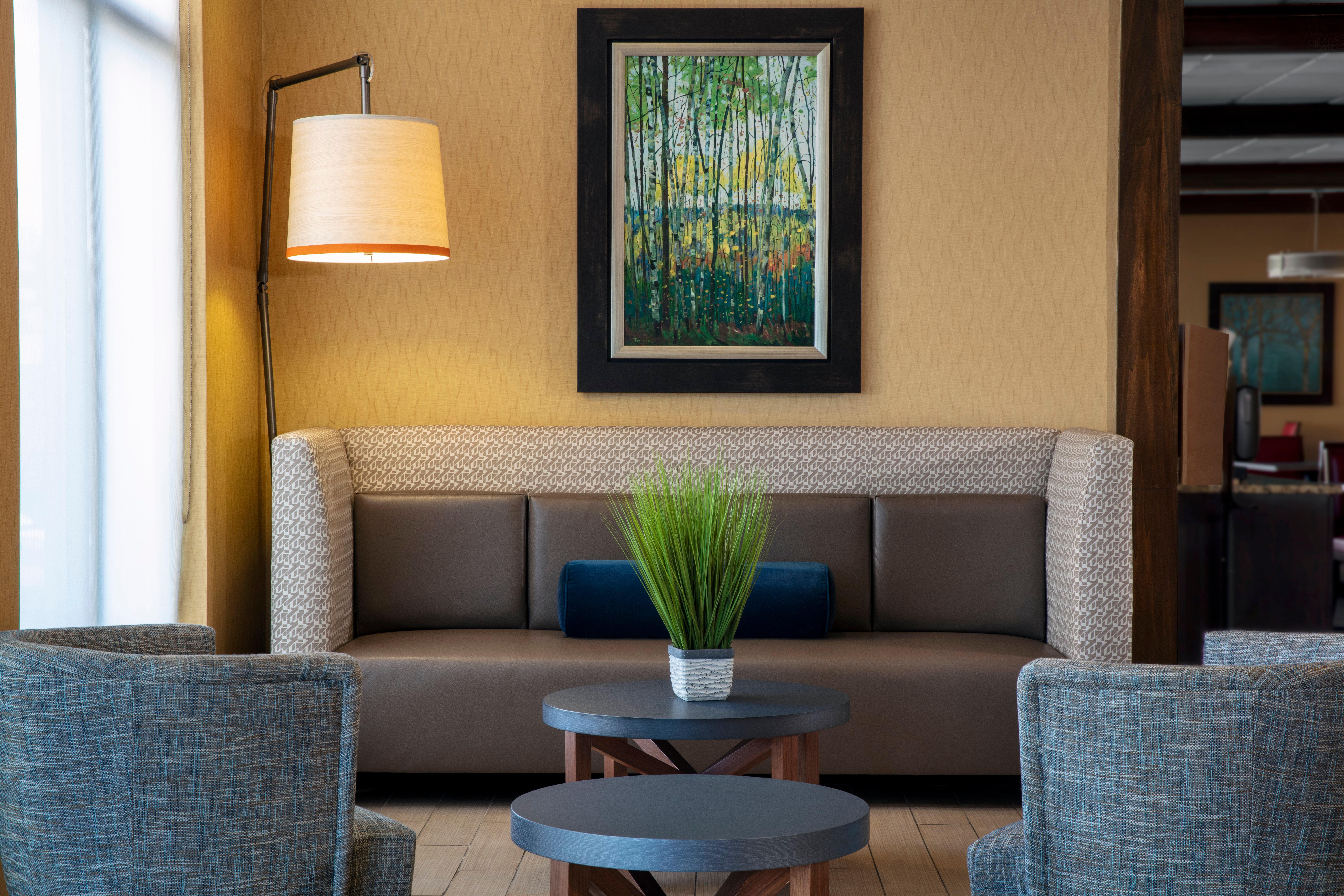 Holiday Inn Express Charleston-Civic Center By Ihg Екстериор снимка
