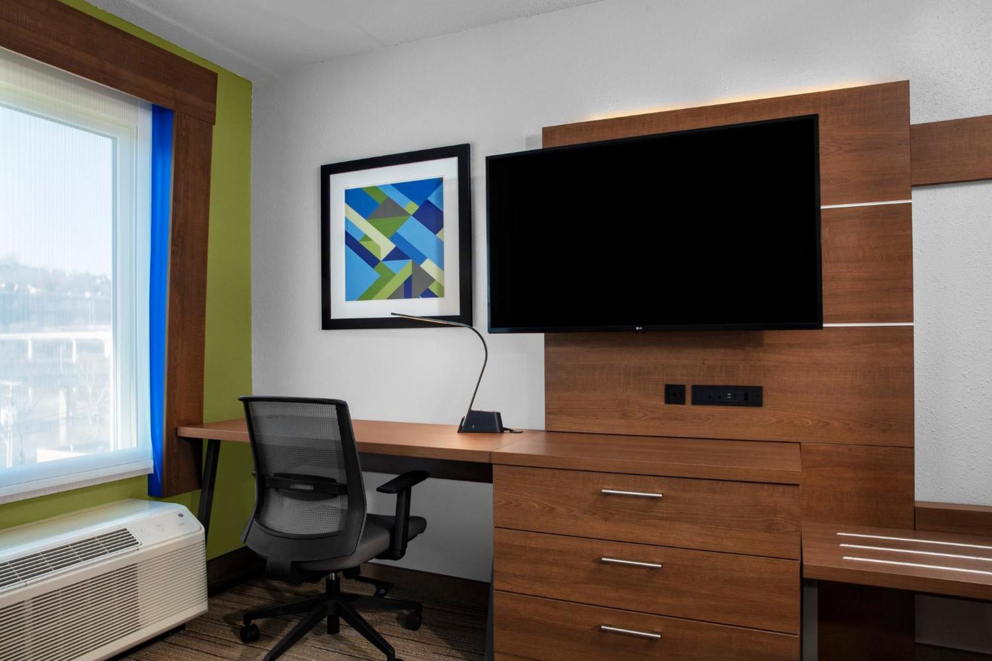Holiday Inn Express Charleston-Civic Center By Ihg Екстериор снимка