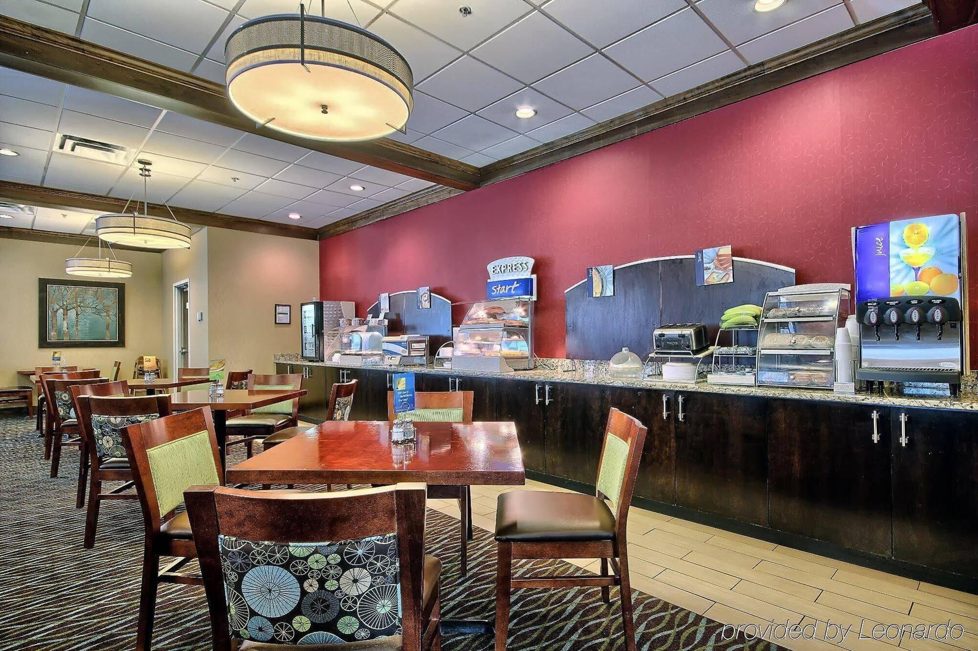 Holiday Inn Express Charleston-Civic Center By Ihg Екстериор снимка
